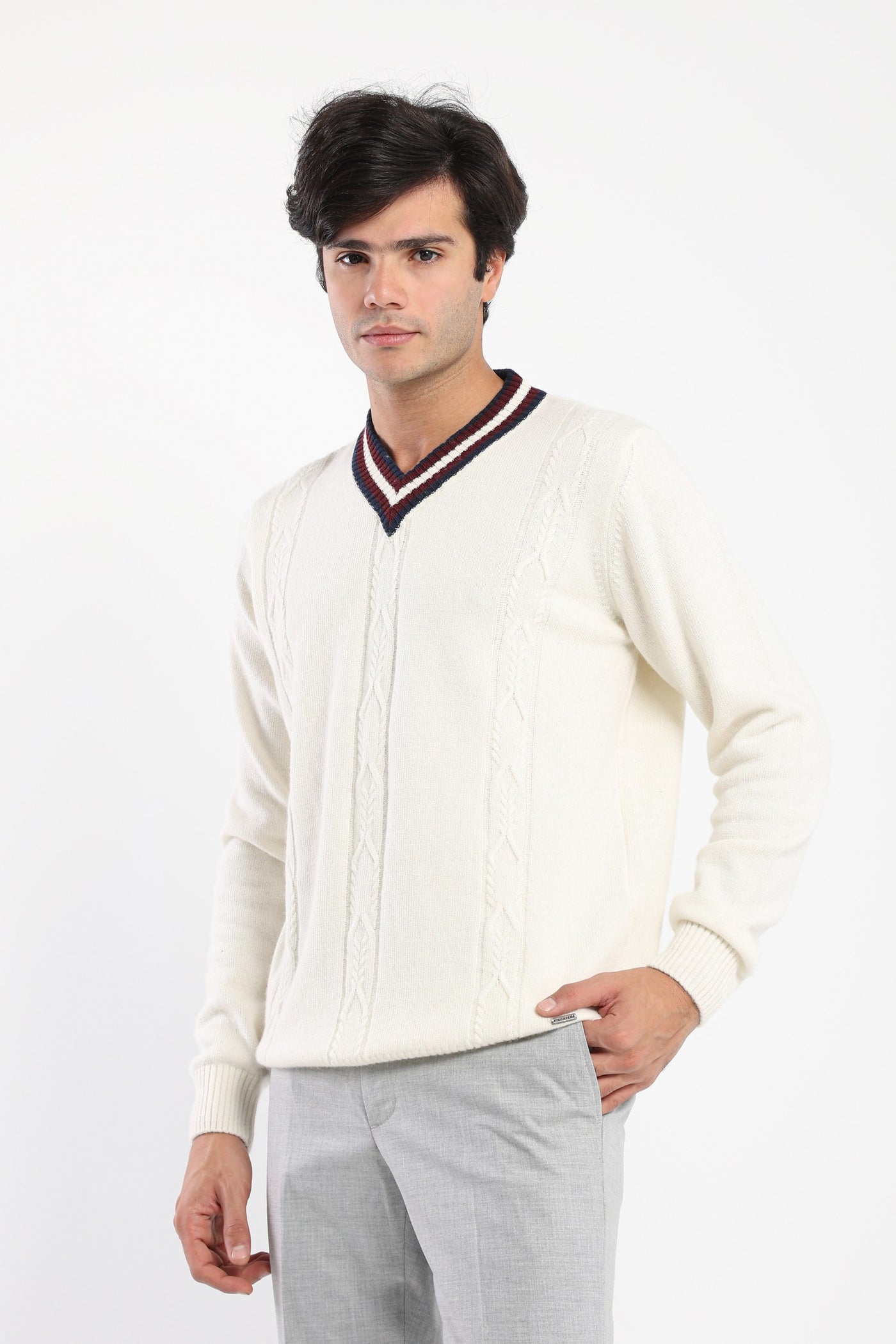Pullover - V-neck - Cable Knit