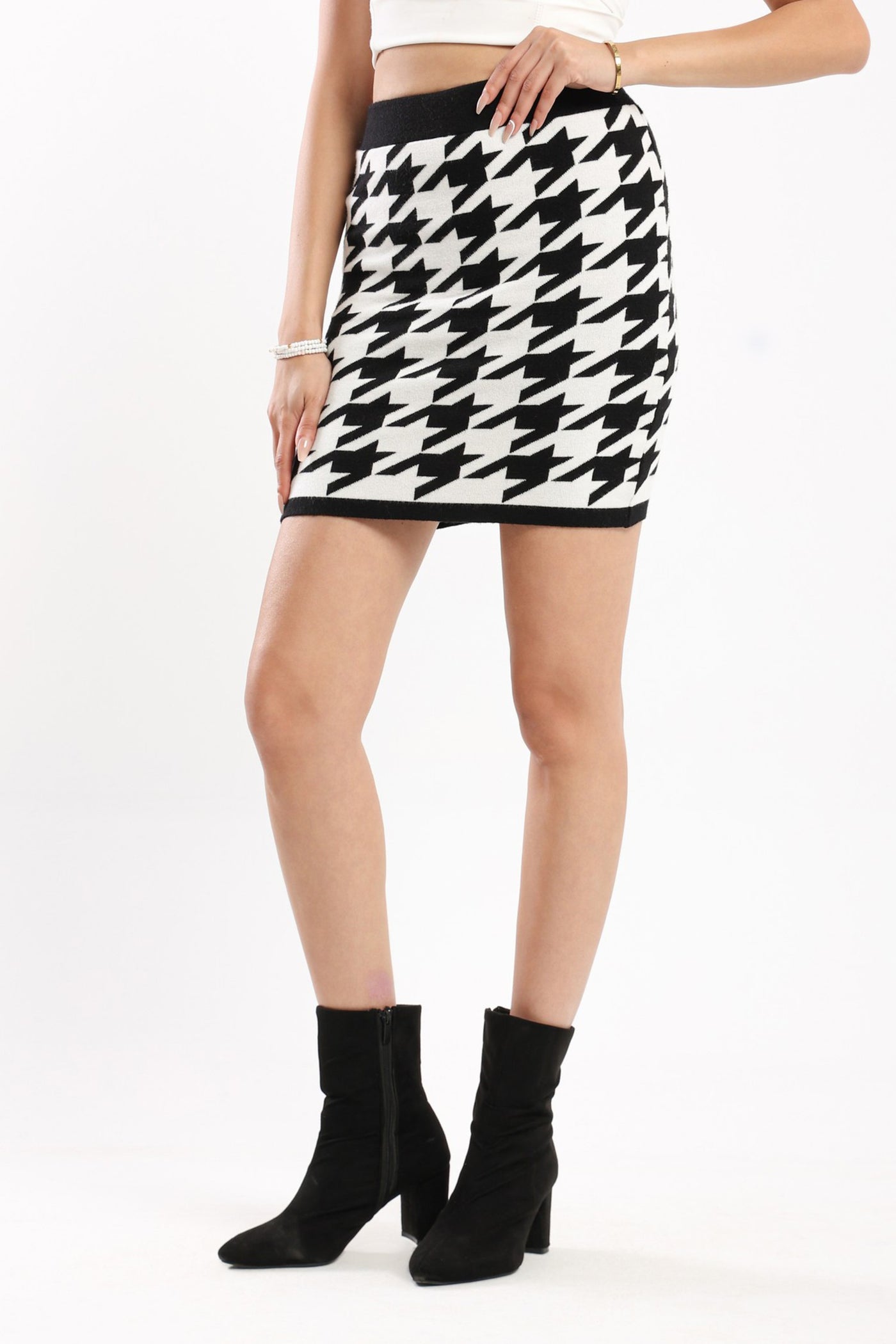 Skirt - Mini Length - Houndstooth Pattern