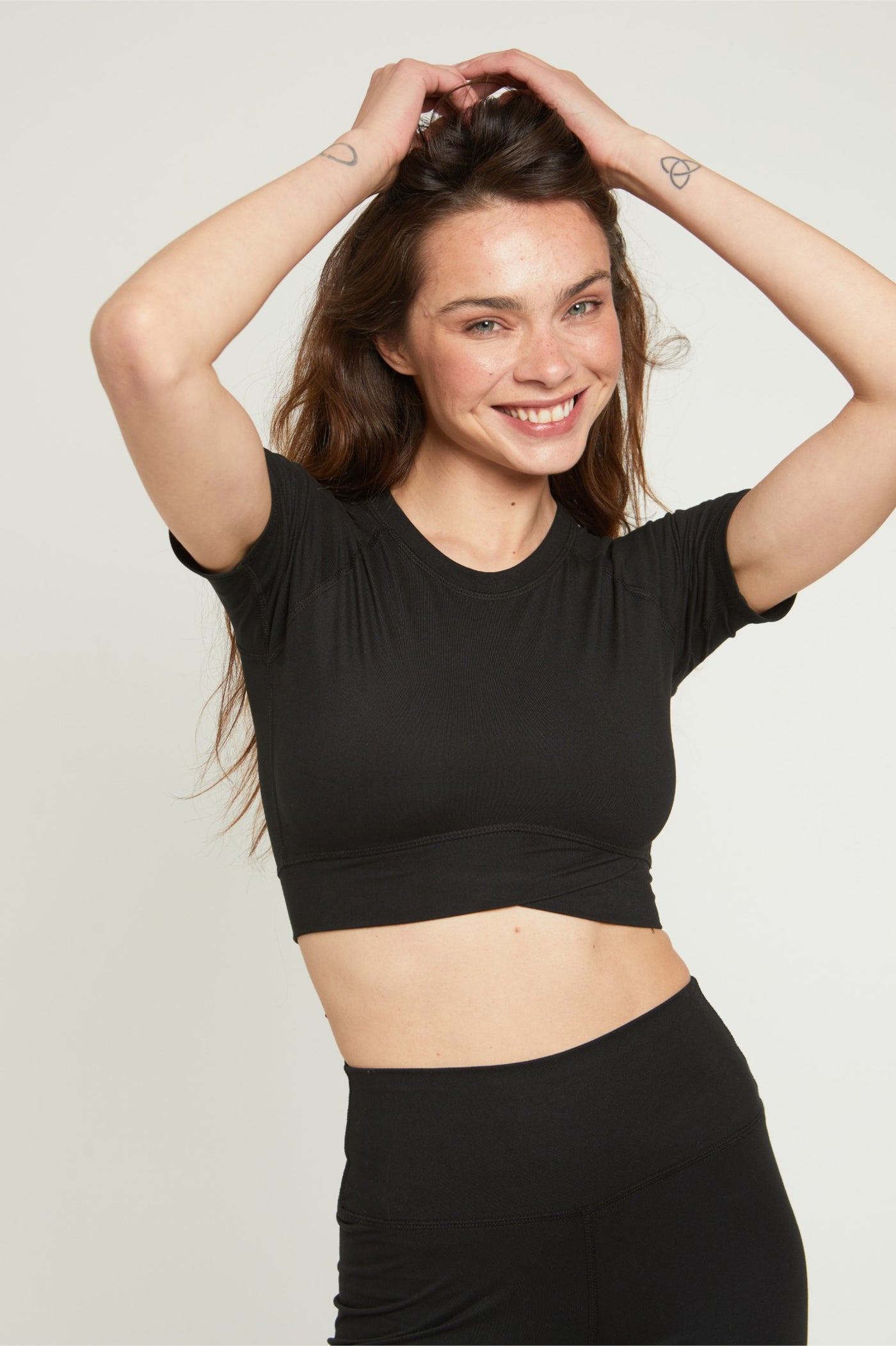 Cropped Top - Round Neck - Short Sleeves