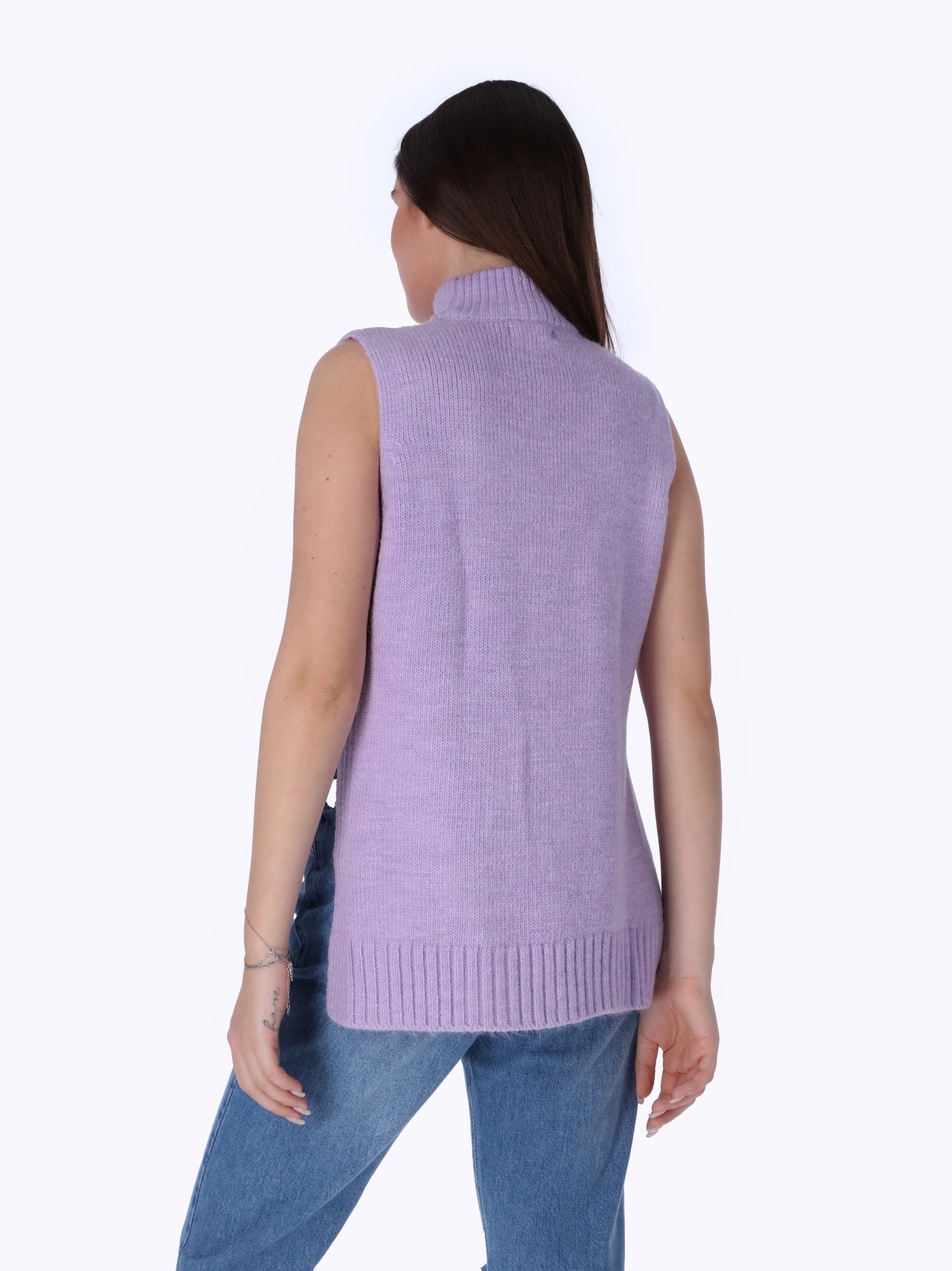 Sleevless Pullover - Knitted