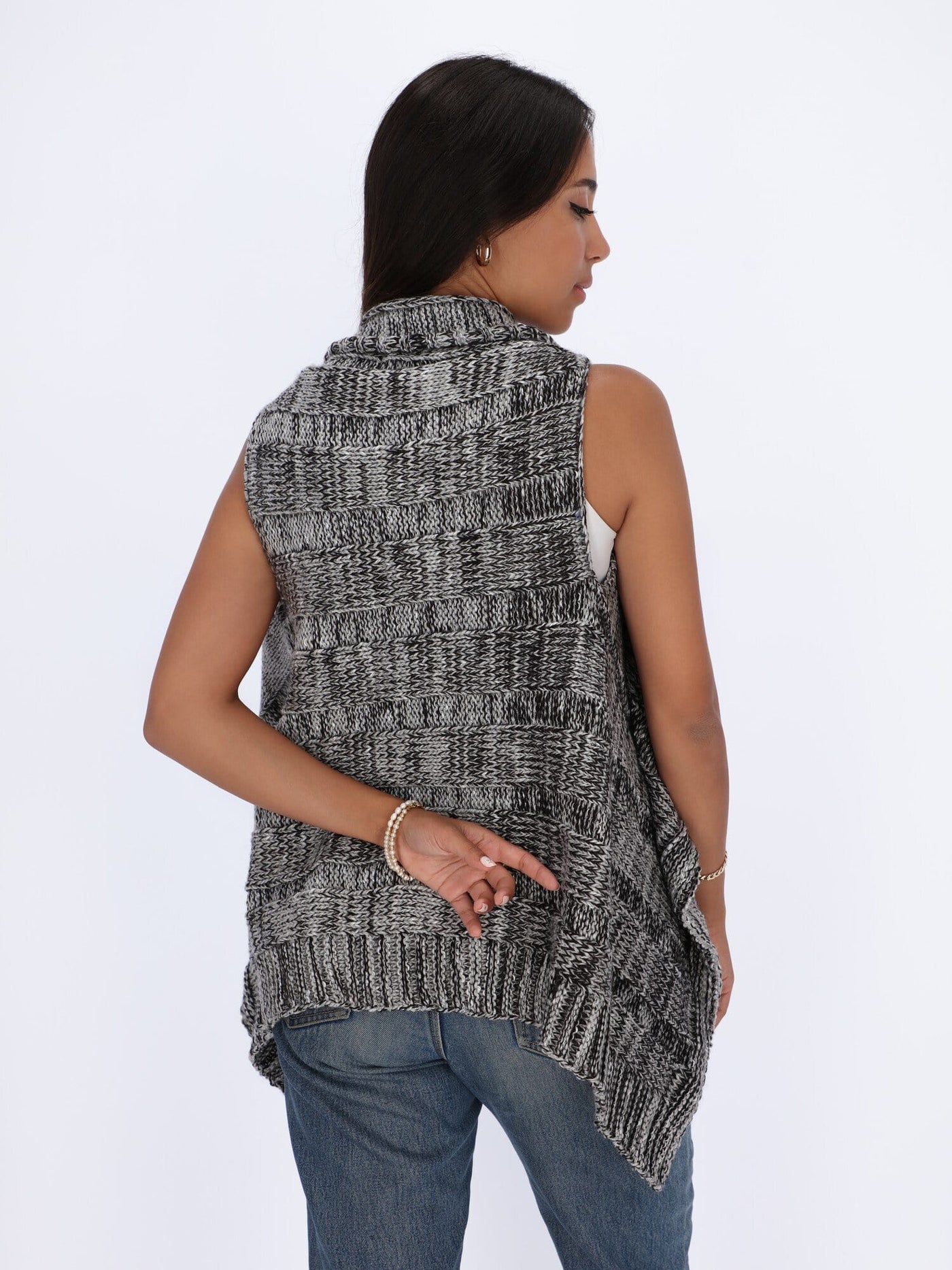 OR Knitwear Front Criss Cross Sleeveless Pullover