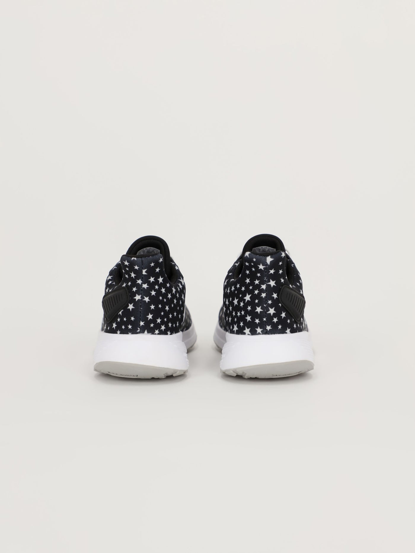 حذاء سنيكرز أطفال بطبعة النجوم و 3 خطوط جانبية - EE9464