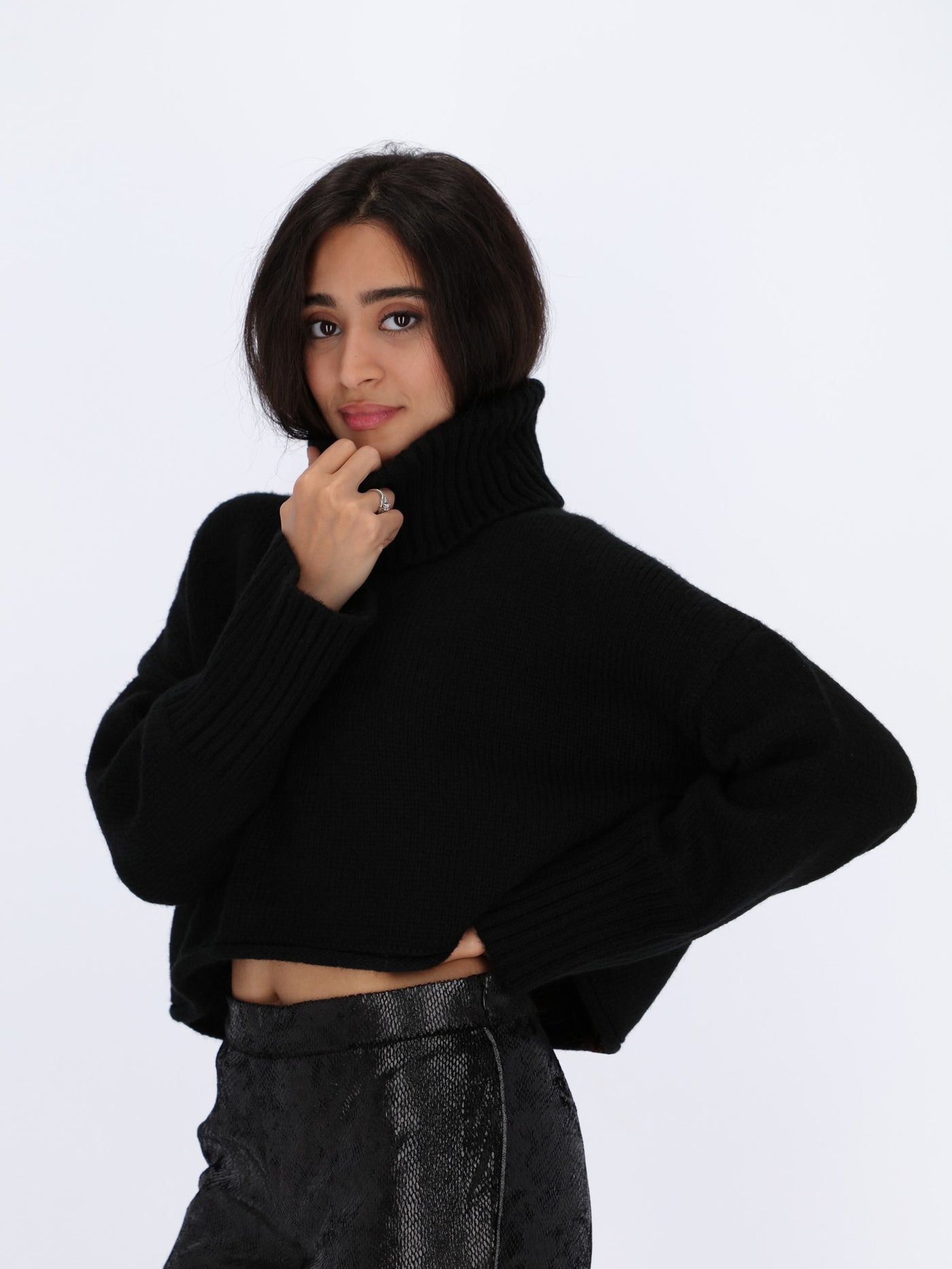 Cropped Plain Pullover