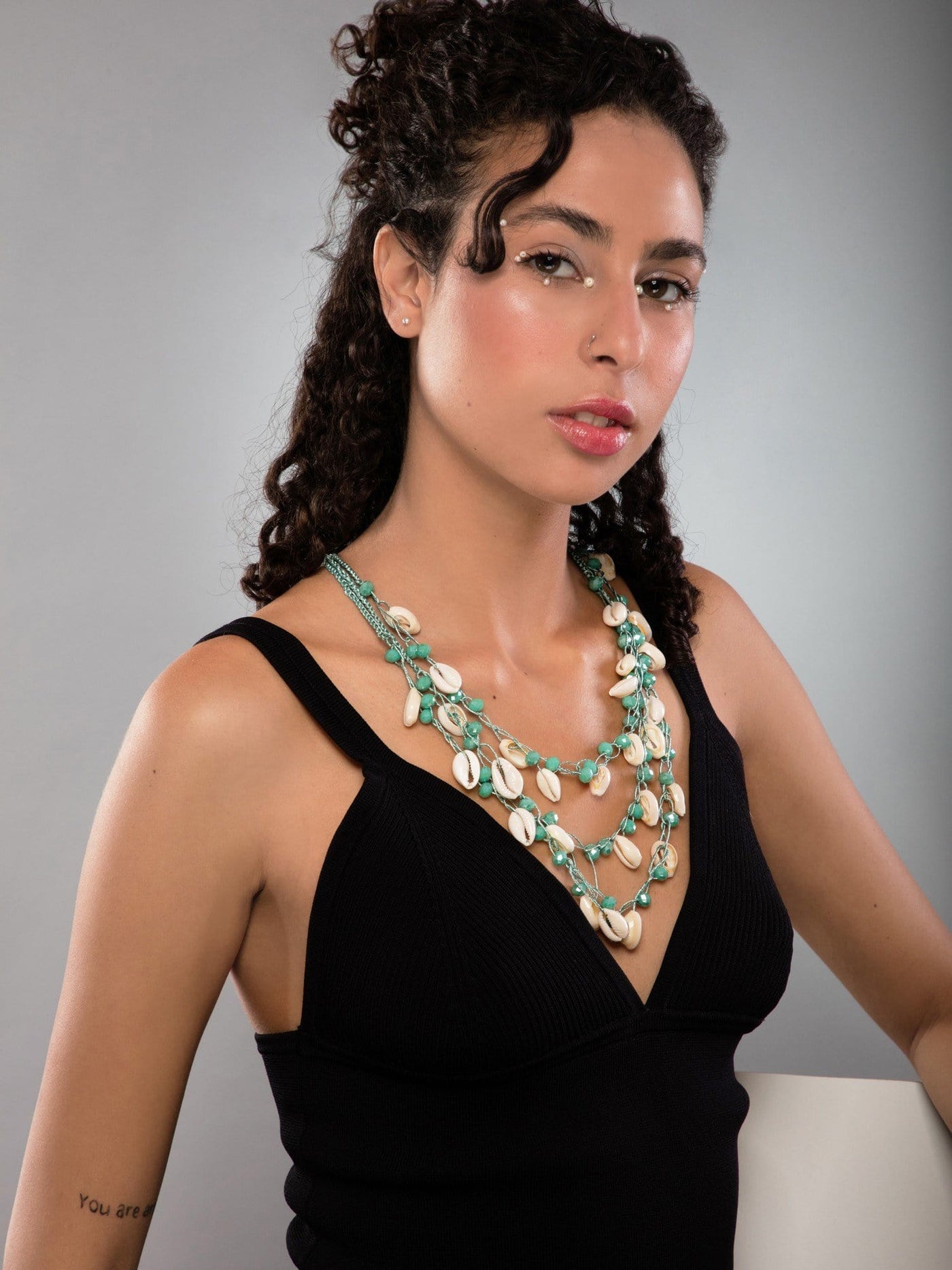 OR Jewellery Green / Os Set of Sea Shells Multi-Layer Collar and Bracelet
