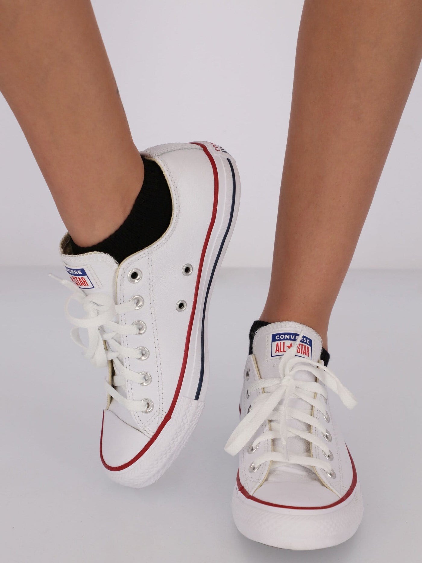 Converse Sneakers White / 36 Converse Chuck Taylor All Star Leather Low Top Unisex Sneakers