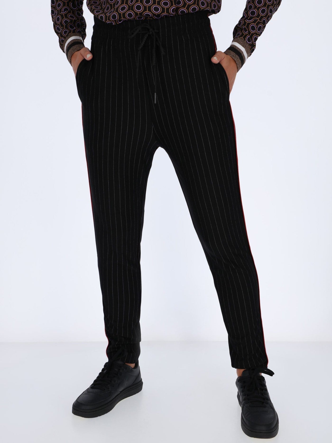 OR Pants & Leggings L / BLACK Thin Stripes Pants with Side Contrasting Stripe