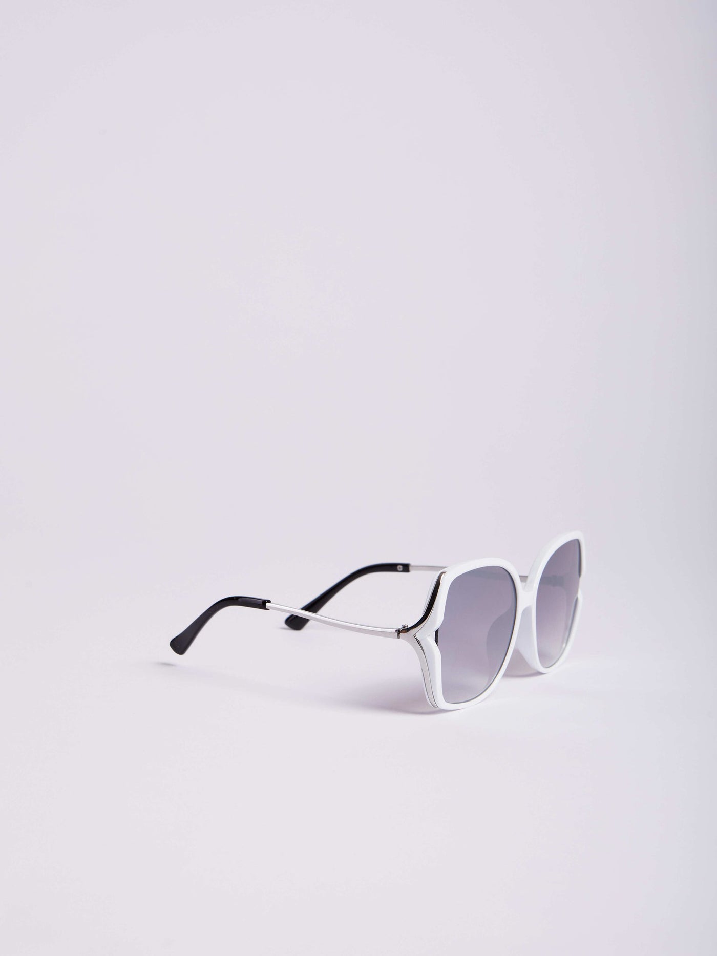نظارة شمس - عدسات بحجم كبير
