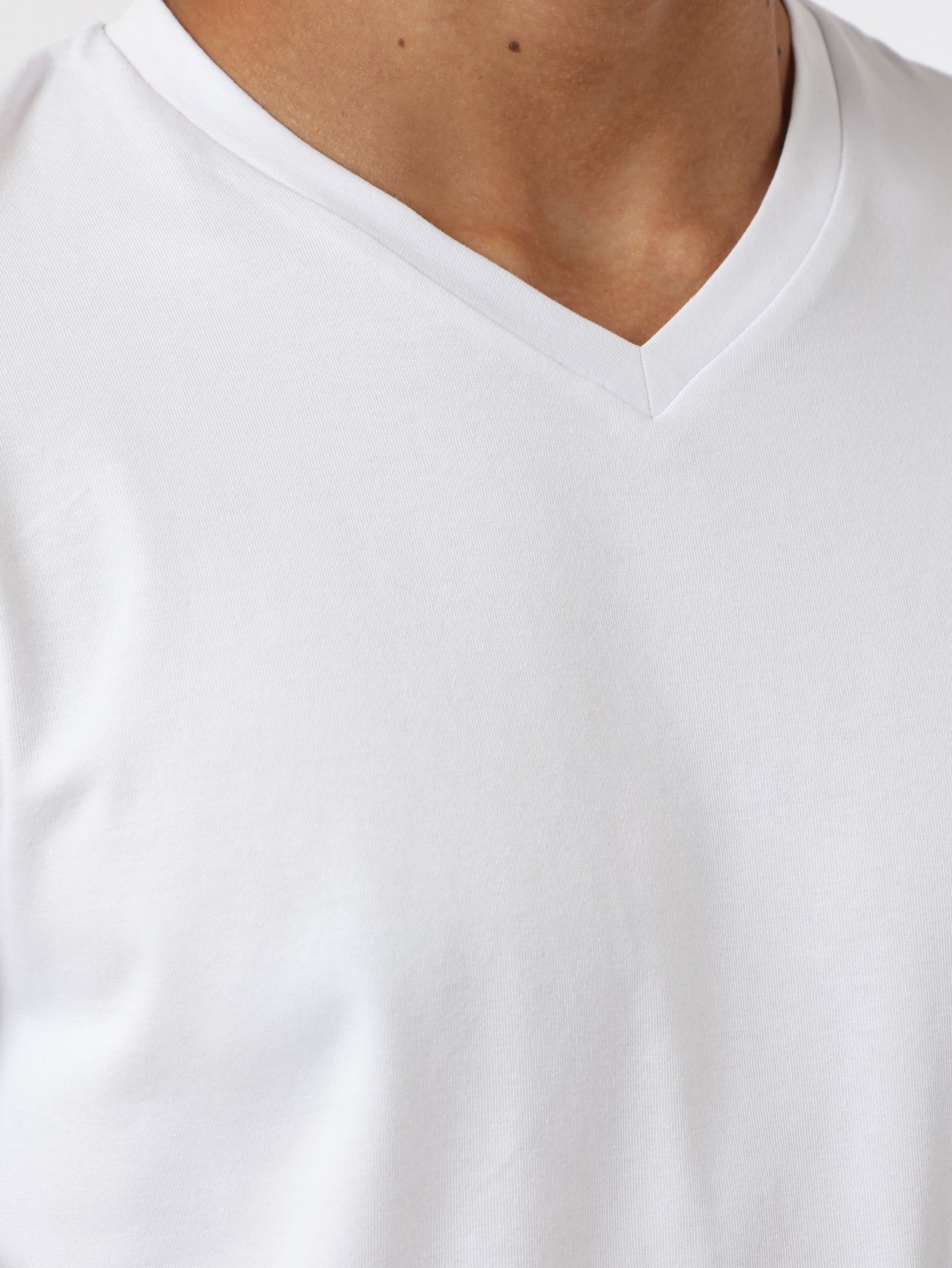 T-Shirt - Basic - V-neck